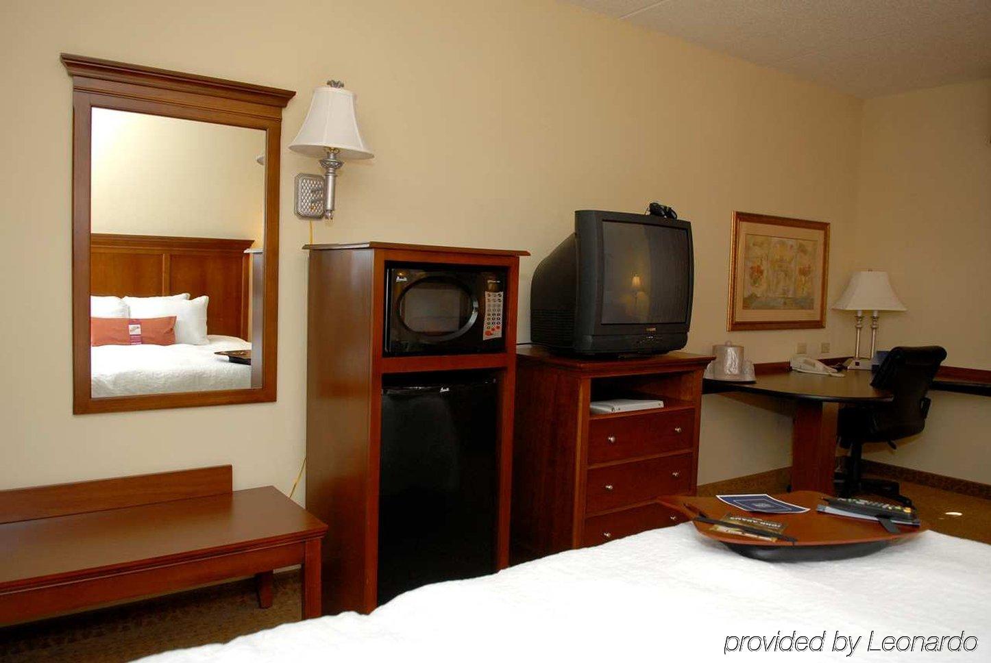 Hampton Inn & Suites Frederick/Fort Detrick Phòng bức ảnh